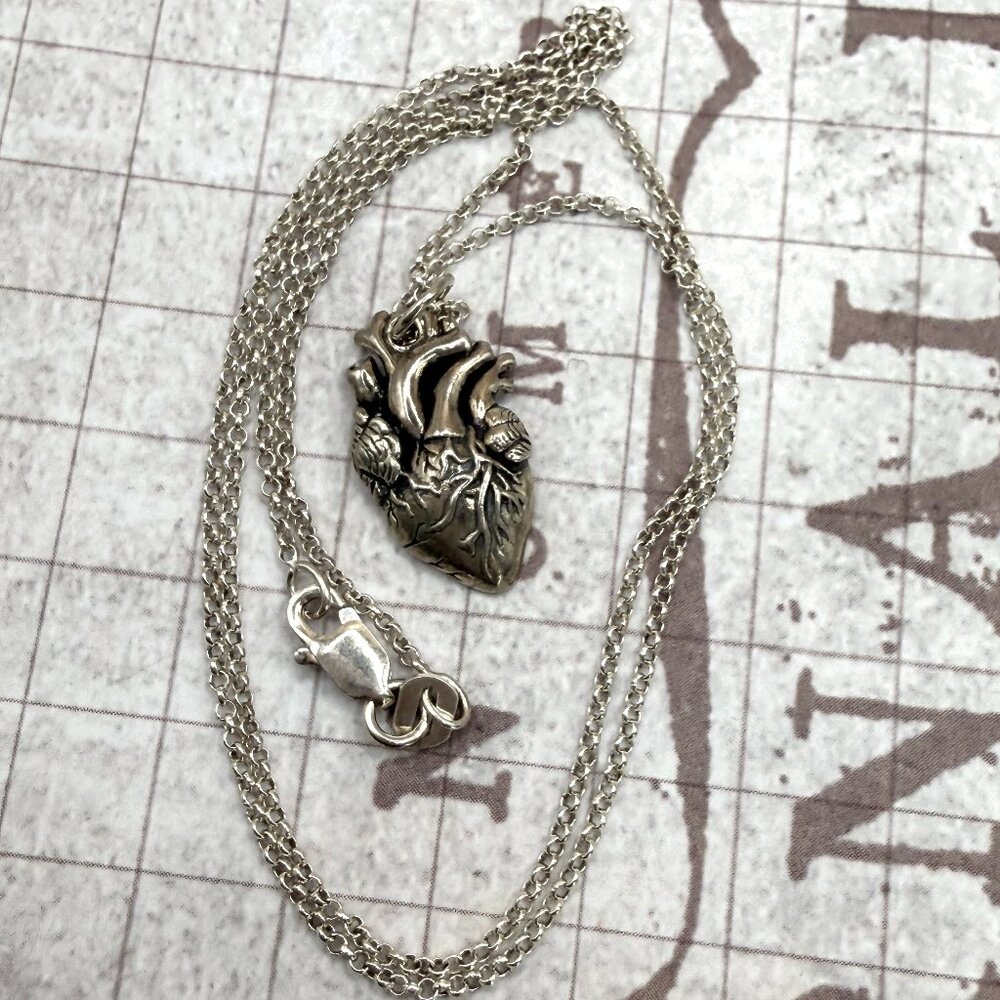 Sterling Silver Anatomical Heart Pendant Charm Necklace 925 Hallmarked Signed - Picture 2 of 13